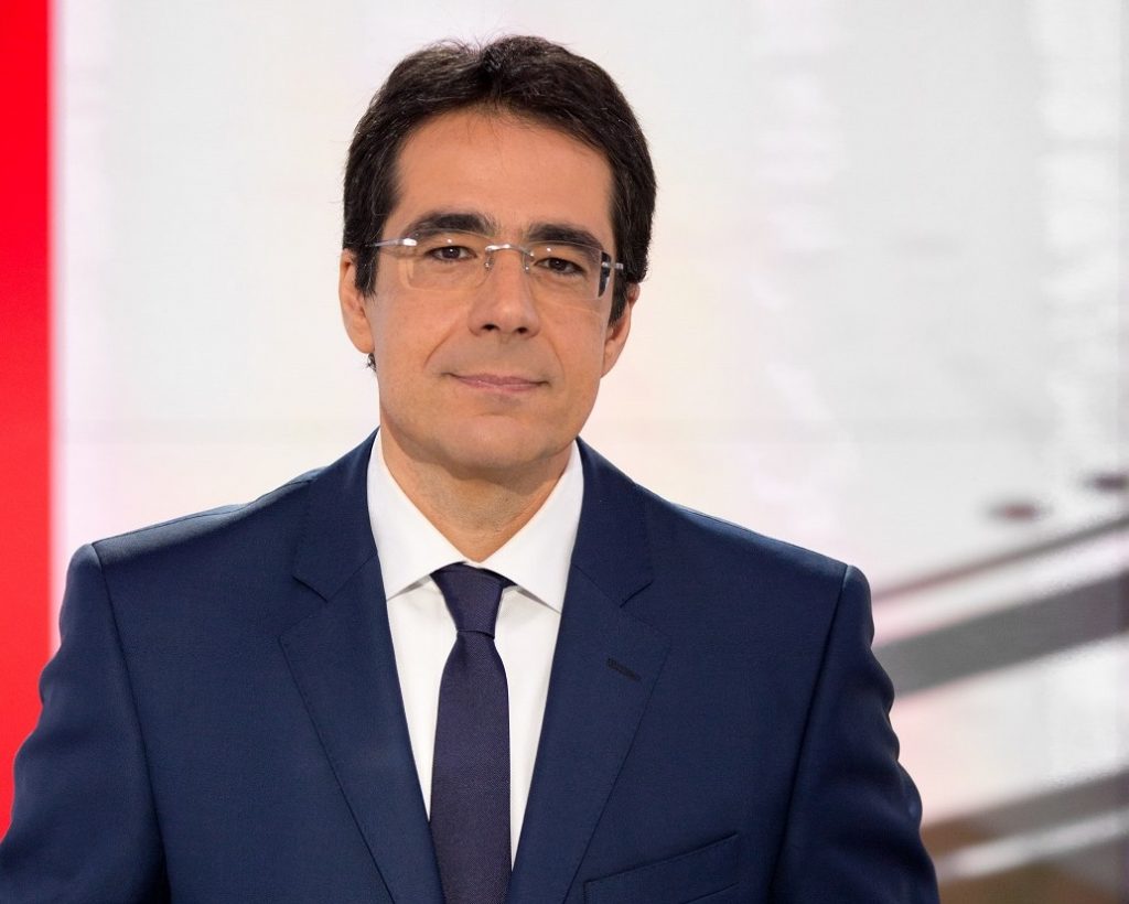 Darius Rochebin Quelle est sa taille